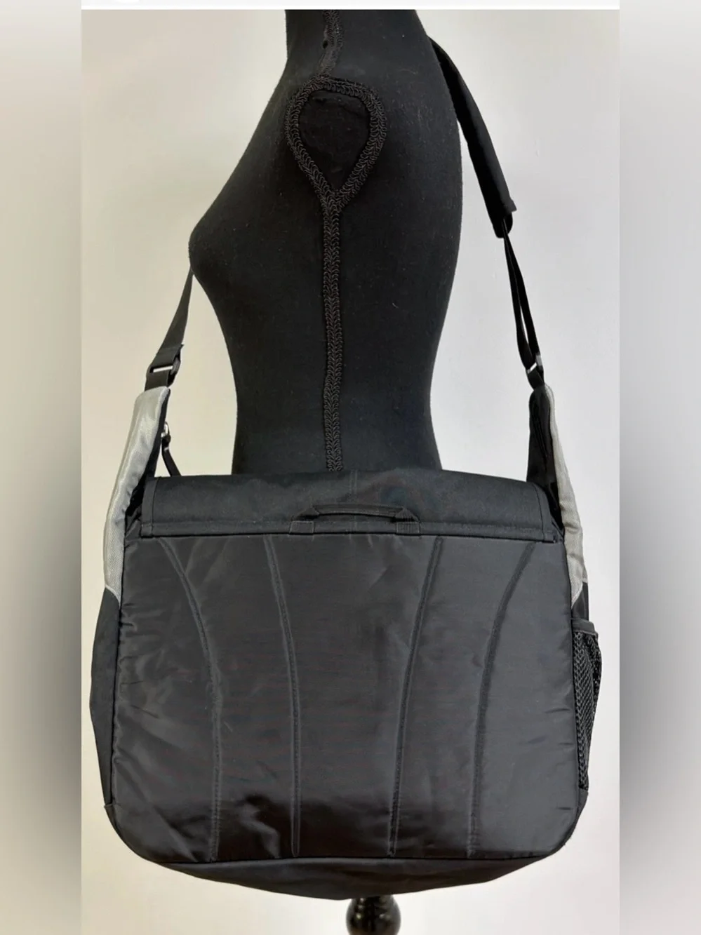 JanSport Messenger Bag Black Gray Red Logo Laptop School Travel Crossbody Case